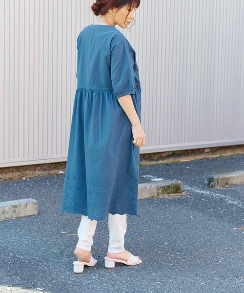 Fizz（フィズ）の「【Fizz/フィズ】　綿キャンブリック　スカラップレースガウンワンピース（ワンピース・レディース・オフホワイト/ダークブルー/グレイッシュベージュ/ブラック・M）」の9枚目の写真