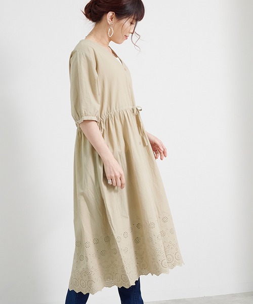 Fizz（フィズ）の「【Fizz/フィズ】　綿キャンブリック　スカラップレースガウンワンピース（ワンピース・レディース・オフホワイト/ダークブルー/グレイッシュベージュ/ブラック・M）」の16枚目の写真