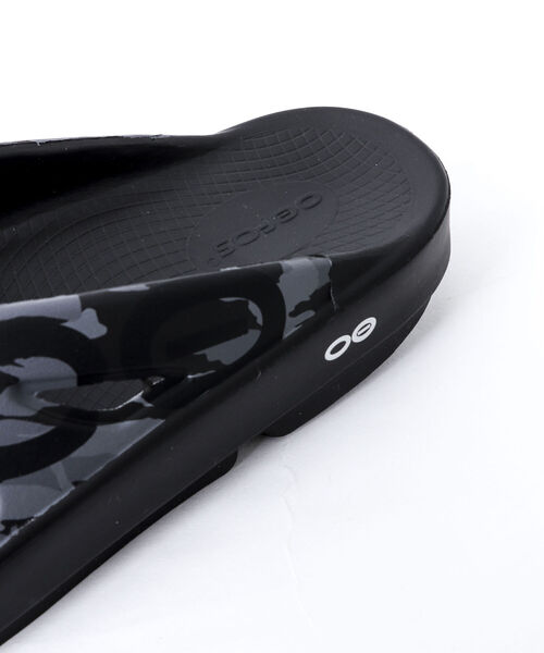 OOFOS（ウーフォス）の「【OOFOS/ウーフォス】OOriginal Sport リカバリーサンダル（サンダル・メンズ・ブラック系その他・6/7/8/9）」の12枚目の写真