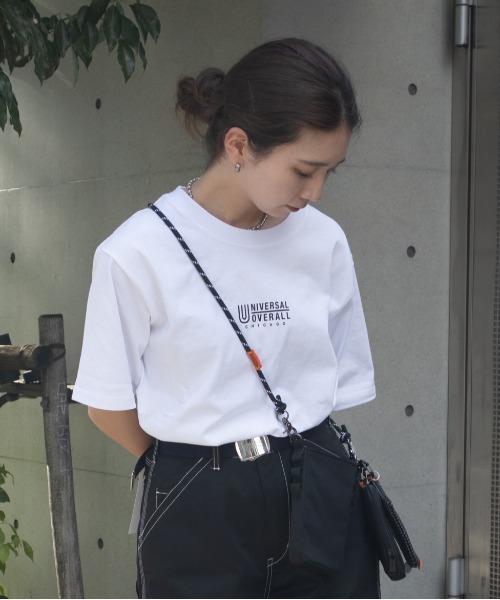 UNIVERSAL OVERALL（ユニバーサルオーバーオール）の「ユニバーサルオーバーオール ロゴTシャツ / プリントTシャツ / CENTER LOGO TEE（Tシャツ/カットソー・メンズ・オートミール/ライトグリーン/ブラック/ホワイト/ミント・XL/L/M/S）」の2枚目の写真