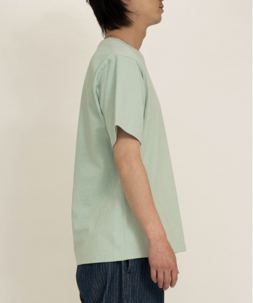 UNIVERSAL OVERALL（ユニバーサルオーバーオール）の「ユニバーサルオーバーオール ロゴTシャツ / プリントTシャツ / CENTER LOGO TEE（Tシャツ/カットソー・メンズ・オートミール/ライトグリーン/ブラック/ホワイト/ミント・XL/L/M/S）」の10枚目の写真