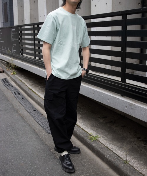 UNIVERSAL OVERALL（ユニバーサルオーバーオール）の「ユニバーサルオーバーオール ロゴTシャツ / プリントTシャツ / CENTER LOGO TEE（Tシャツ/カットソー・メンズ・オートミール/ライトグリーン/ブラック/ホワイト/ミント・XL/L/M/S）」の17枚目の写真