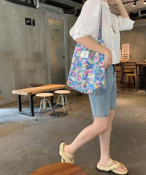 wears(ウェアーズ)の「【A4収納可】花柄総柄トートバッグ(トートバッグ・レディース・その他1/その他2/その他3/その他5/その他6/その他7/その他8/その他9/その他4・FREE)」の11枚目の写真