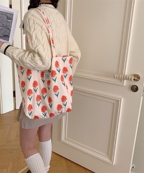 wears(ウェアーズ)の「【A4収納可】花柄総柄トートバッグ(トートバッグ・レディース・その他1/その他2/その他3/その他5/その他6/その他7/その他8/その他9/その他4・FREE)」の15枚目の写真