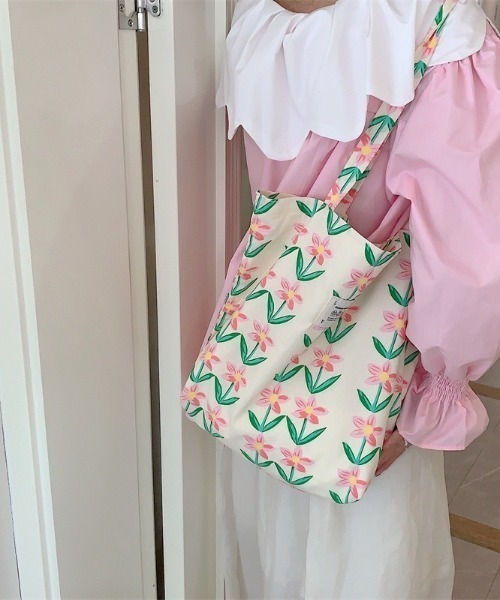 wears(ウェアーズ)の「【A4収納可】花柄総柄トートバッグ(トートバッグ・レディース・その他1/その他2/その他3/その他5/その他6/その他7/その他8/その他9/その他4・FREE)」の16枚目の写真