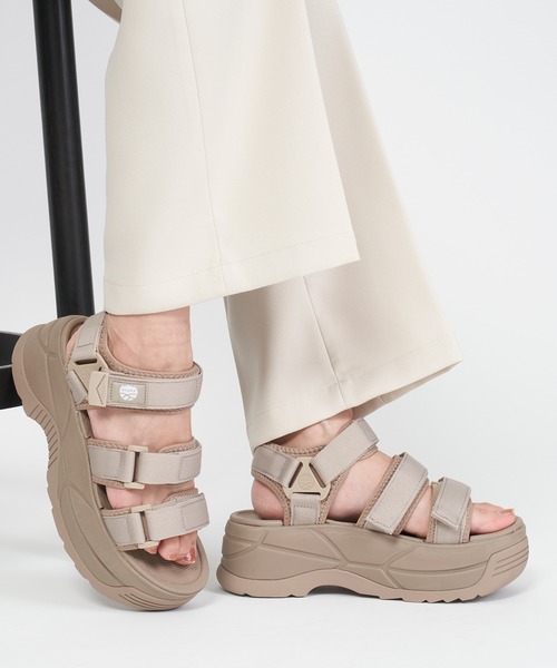 SHAKA(シャカ)の「SHAKA 厚底 スポサン NEO BUNGY CHUNKY ネオバンジー チャンキー(サンダル・レディース・ブラック/ナチュラル/ベージュ系その他/ベージュ系その他2/アイボリー/ブラック系その他・23cm/25cm/22cm/26cm/24cm/22/23/24/25)」の1枚目の写真