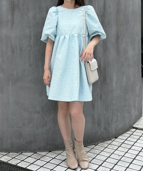 Lamoa(ラモア)の「【Lamoa】/エンボスティアードミニワンピース(ワンピース・レディース・オフホワイト/ブラック/サックスブルー・MEDIUM)」の1枚目の写真