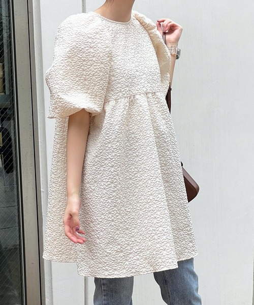 Lamoa(ラモア)の「【Lamoa】/エンボスティアードミニワンピース(ワンピース・レディース・オフホワイト/ブラック/サックスブルー・MEDIUM)」の4枚目の写真