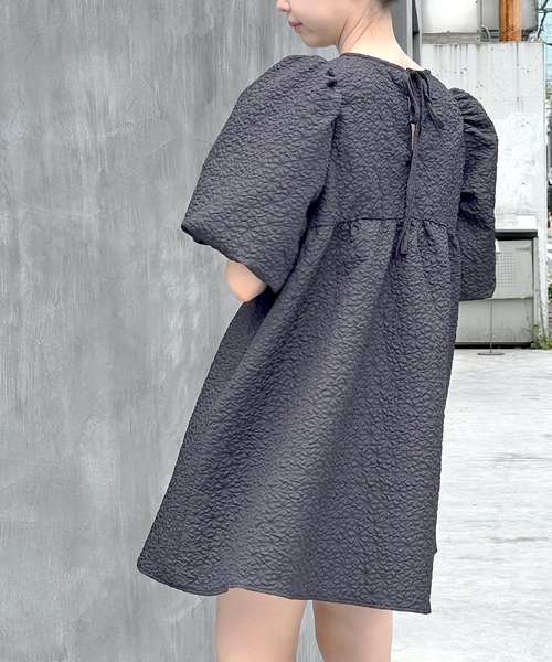 Lamoa(ラモア)の「【Lamoa】/エンボスティアードミニワンピース(ワンピース・レディース・オフホワイト/ブラック/サックスブルー・MEDIUM)」の19枚目の写真