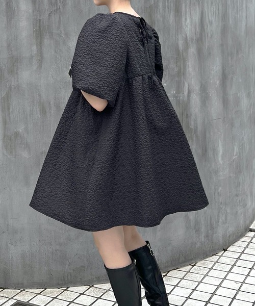 Lamoa(ラモア)の「【Lamoa】/エンボスティアードミニワンピース(ワンピース・レディース・オフホワイト/ブラック/サックスブルー・MEDIUM)」の17枚目の写真