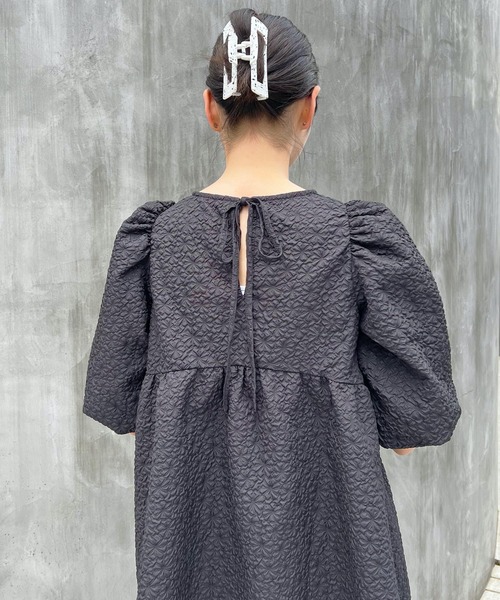 Lamoa(ラモア)の「【Lamoa】/エンボスティアードミニワンピース(ワンピース・レディース・オフホワイト/ブラック/サックスブルー・MEDIUM)」の18枚目の写真