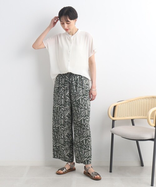 Cutie Blonde(キューティーブロンド)の「◆【ヘルシーなシアー感】前開きバンドカラーシャツ(シャツ/ブラウス・レディース・ホワイト系/ブラック/黄緑系・01/02/03)」の4枚目の写真