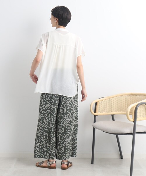 Cutie Blonde(キューティーブロンド)の「◆【ヘルシーなシアー感】前開きバンドカラーシャツ(シャツ/ブラウス・レディース・ホワイト系/ブラック/黄緑系・01/02/03)」の6枚目の写真