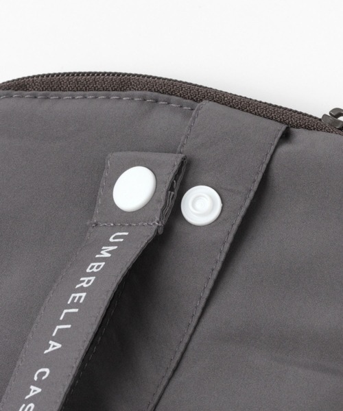 LAKOLE（ラコレ）の「シンプル折り畳み傘ケース / 963783（折りたたみ傘・レディース・チャコール/アイボリー・FREE）」の4枚目の写真