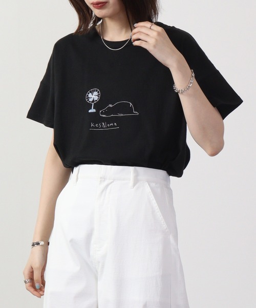 Emago(イマゴ)の「EMAGO 夏休みのカバドルマンT 半袖(Tシャツ/カットソー・レディース・ブラック/ホワイト/イエロー・FREE)」の3枚目の写真