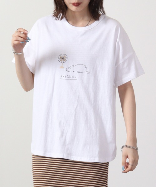 Emago(イマゴ)の「EMAGO 夏休みのカバドルマンT 半袖(Tシャツ/カットソー・レディース・ブラック/ホワイト/イエロー・FREE)」の5枚目の写真