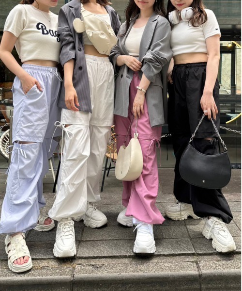 OLIVE des OLIVE（オリーブデオリーブ）の「サイドオープンカーゴパンツ　1032020010（カーゴパンツ・レディース・ブラック/ピンク/オフホワイト/ラベンダー・FREE）」の5枚目の写真