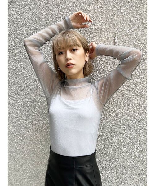 MURUA（ムルーア）の「ラメシアートップス【WEB限定カットソー】（Tシャツ/カットソー・レディース・ブラック/ブルー/イエロー/シルバー・FREE）」の5枚目の写真