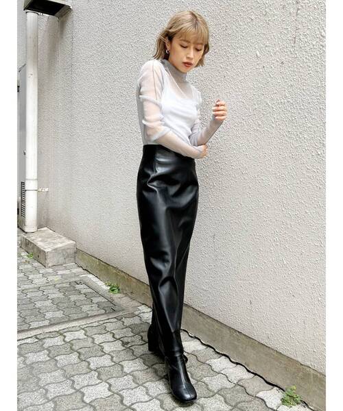 MURUA（ムルーア）の「ラメシアートップス【WEB限定カットソー】（Tシャツ/カットソー・レディース・ブラック/ブルー/イエロー/シルバー・FREE）」の7枚目の写真