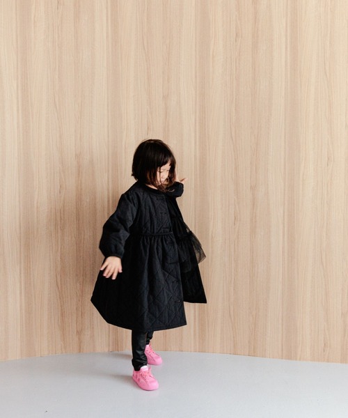 LOWRYS FARM（ローリーズファーム）の「キルティングワンピコート　903918（その他アウター・キッズ・カーキ/ブラック・110cm/120cm/130cm/140cm/150cm）」の3枚目の写真