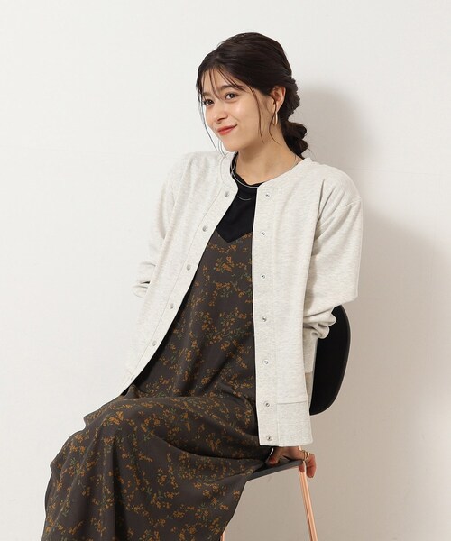 SHOO・LA・RUE（シューラルー）の「◆カジュアル過ぎない 裏毛 ドットボタン カーディガン（カーディガン/ボレロ・レディース・アイボリー/ダークオレンジ/グレー/ブラック・03/02/04）」の2枚目の写真