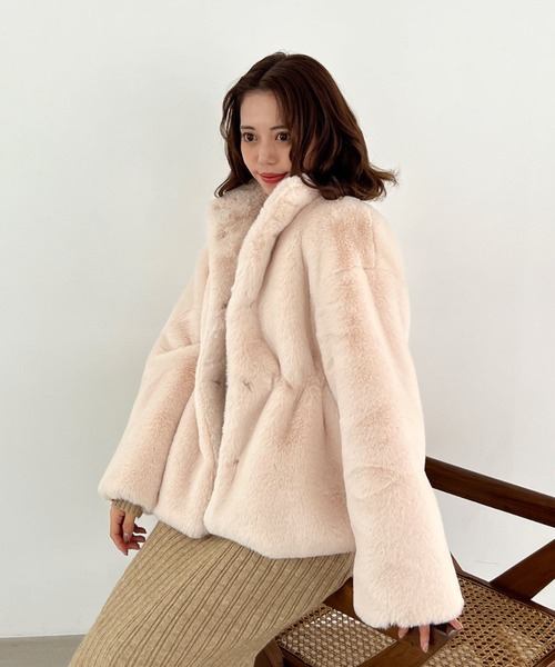 Olu.（オルドット）の「【made by Olu.】フラッフィーフェイクファーコート（その他アウター・レディース・ピンクベージュ/チャコールグレー/ピンク系その他・FREE）」の5枚目の写真