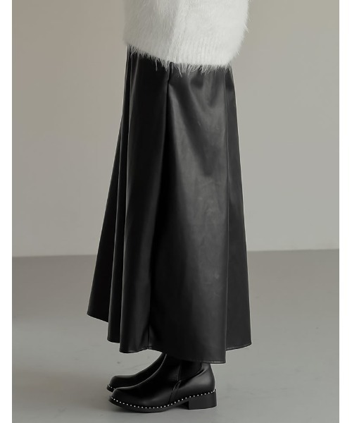 Re:EDIT（リエディ）の「[新色追加][2023A/W COLLECTION][低身長サイズ有]フェイクレザーロングフレアスカート（スカート・レディース・ブラック/アイボリー・MEDIUM/SHORT/LARGE）」の3枚目の写真