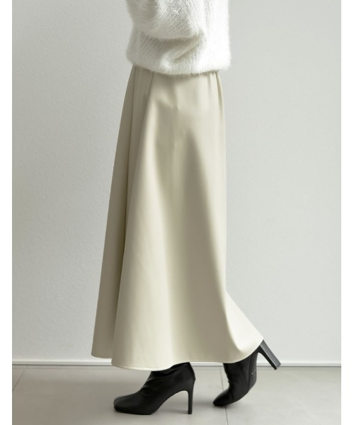 Re:EDIT（リエディ）の「[新色追加][2023A/W COLLECTION][低身長サイズ有]フェイクレザーロングフレアスカート（スカート・レディース・ブラック/アイボリー・MEDIUM/SHORT/LARGE）」の12枚目の写真