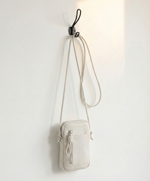 FUNALIVE（ファンアライブ）の「Pisoraro エコバッグ付き スマホポシェット（ショルダーバッグ・レディース・グレイッシュベージュ/スモークピンク/ブラック/ホワイト系その他/ライトグリーン/サーモンピンク/ブラウン系/ブラウン/グレー系その他/グレイッシュブルー/ライトイエロー/ネイビー/ブラック系その他/ラベンダー/レッド/グレー系/ダークグリーン/マジェンタ/ホワイト×ブラック/シルバー/グレー/ベージュ/パイソン/グリーン/ブラック系その他2/アイボリー/グレー系その他2/ブルー系その他/ベージュ系その他・FREE）」の4枚目の写真