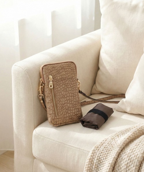 FUNALIVE（ファンアライブ）の「Pisoraro エコバッグ付き スマホポシェット（ショルダーバッグ・レディース・グレイッシュベージュ/スモークピンク/ブラック/ホワイト系その他/ライトグリーン/サーモンピンク/ブラウン系/ブラウン/グレー系その他/グレイッシュブルー/ライトイエロー/ネイビー/ブラック系その他/ラベンダー/レッド/グレー系/ダークグリーン/マジェンタ/ホワイト×ブラック/シルバー/グレー/ベージュ/パイソン/グリーン/ブラック系その他2/アイボリー/グレー系その他2/ブルー系その他/ベージュ系その他・FREE）」の11枚目の写真