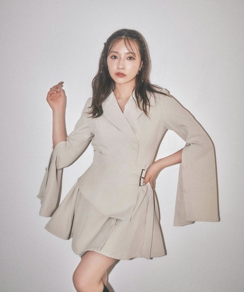 ANDGEEBEE（アンジービー）の「サッシュベルトジャケットワンピ（ワンピース・レディース・アイボリー/ブラック・FREE）」の3枚目の写真