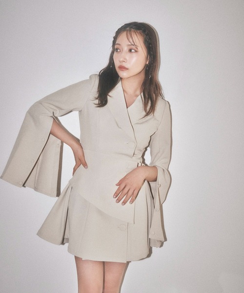 ANDGEEBEE（アンジービー）の「サッシュベルトジャケットワンピ（ワンピース・レディース・アイボリー/ブラック・FREE）」の4枚目の写真