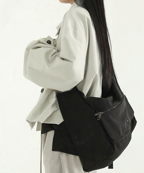 Dalfwin(ダールフィン)の「韓国ファッション 斜めがけビッグショルダーバッグ(ショルダーバッグ・レディース・ブラック・ONE SIZE)」の5枚目の写真