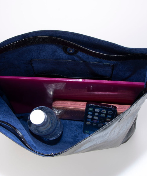 cache cache(カシュ カシュ)の「カシュカシュ cachecache / クラッシュメタリック2wayホーボーショルダー(ショルダーバッグ・レディース・シルバー/ブラック/シルバー系その他/ゴールド・FREE)」の11枚目の写真