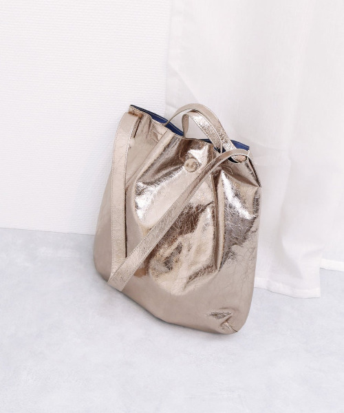 cache cache(カシュ カシュ)の「カシュカシュ cachecache / クラッシュメタリック2wayホーボーショルダー(ショルダーバッグ・レディース・シルバー/ブラック/シルバー系その他/ゴールド・FREE)」の20枚目の写真