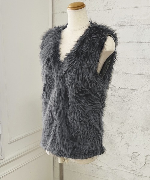 Ulysses（ユリシス）の「フェイクファーベスト（ベスト・レディース・チャコールグレー/ブラウン・F）」の7枚目の写真