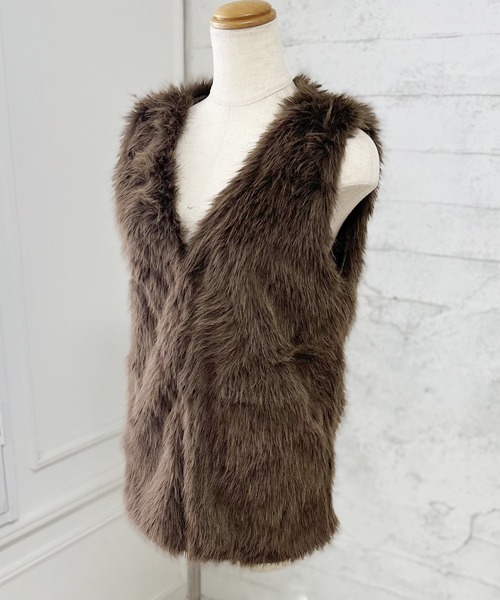 Ulysses（ユリシス）の「フェイクファーベスト（ベスト・レディース・チャコールグレー/ブラウン・F）」の13枚目の写真