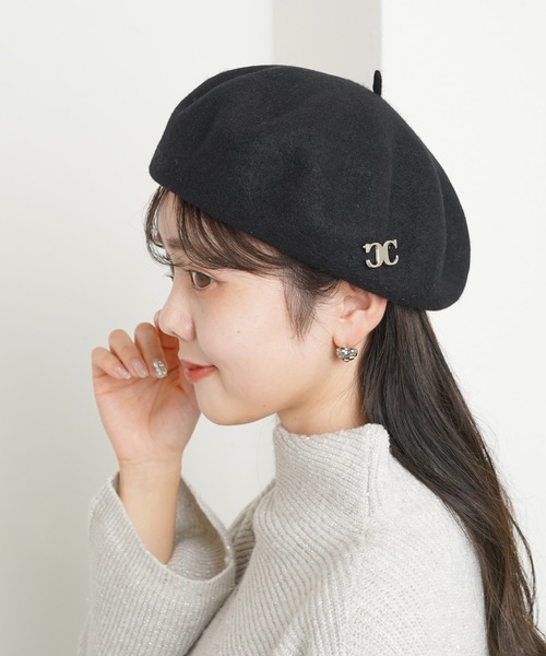 Chico(チコ)の「ピンバッチ付ベレー帽(ハンチング/ベレー帽・レディース・ブラック/グレイッシュベージュ/アイボリー・FREE)」の4枚目の写真