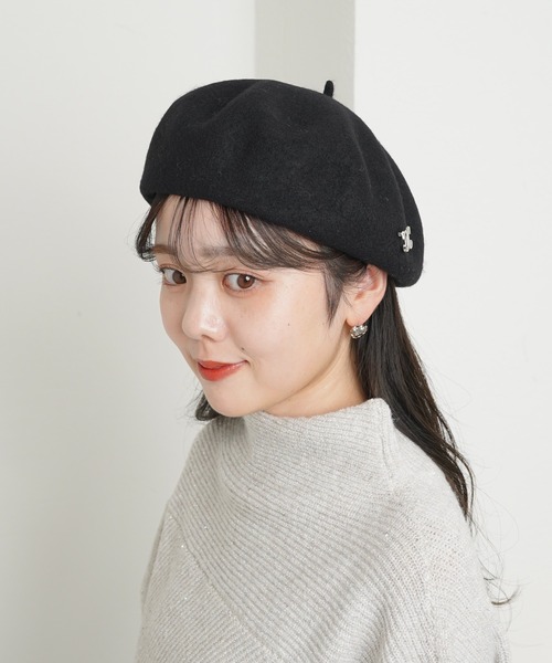 Chico(チコ)の「ピンバッチ付ベレー帽(ハンチング/ベレー帽・レディース・ブラック/グレイッシュベージュ/アイボリー・FREE)」の5枚目の写真