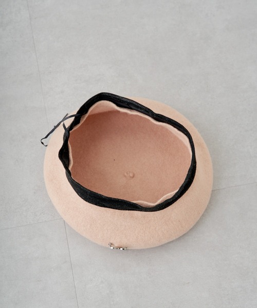 Chico(チコ)の「ピンバッチ付ベレー帽(ハンチング/ベレー帽・レディース・ブラック/グレイッシュベージュ/アイボリー・FREE)」の15枚目の写真