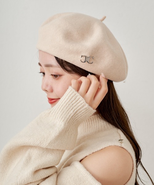 Chico(チコ)の「ピンバッチ付ベレー帽(ハンチング/ベレー帽・レディース・ブラック/グレイッシュベージュ/アイボリー・FREE)」の21枚目の写真