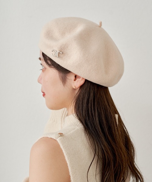 Chico(チコ)の「ピンバッチ付ベレー帽(ハンチング/ベレー帽・レディース・ブラック/グレイッシュベージュ/アイボリー・FREE)」の22枚目の写真