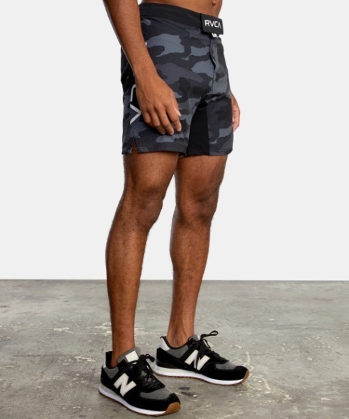 RVCA(ルーカ)の「RVCA SPORT メンズ FIGHT SCRAPPER 17 ウォークパンツ/ショートパンツ 【2024年春夏モデル】/ルーカブランドロゴプリント4WAYストレッチファイティングパンツ(その他パンツ・メンズ・ブラック系その他/ブラック/カモフラージュ・30inch/32inch/34inch/36inch)」の12枚目の写真
