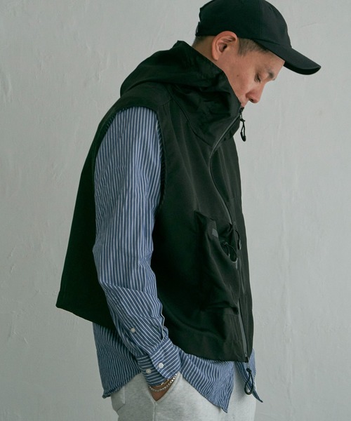 NO NEED（ノーニード）の「ショート丈フード付きミリタリーベスト