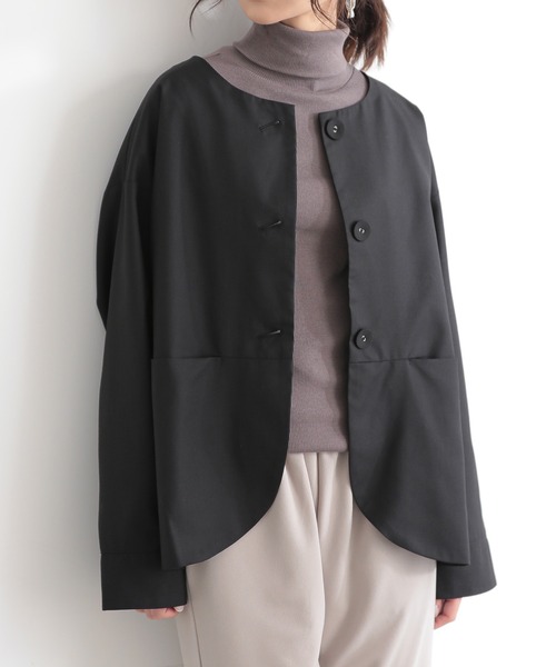 and it_（アンドイット）の「オケージョン ノーカラージャケット（ノーカラージャケット・レディース・ブラック・S/M/L）」の2枚目の写真