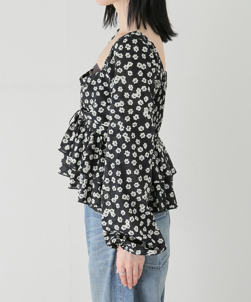 U by SPICK&SPAN シャツ ブラウス フラワープリントフリルブラウス U by SPICK&SPAN（ユーバイスピックアンドスパン）の「フラワー