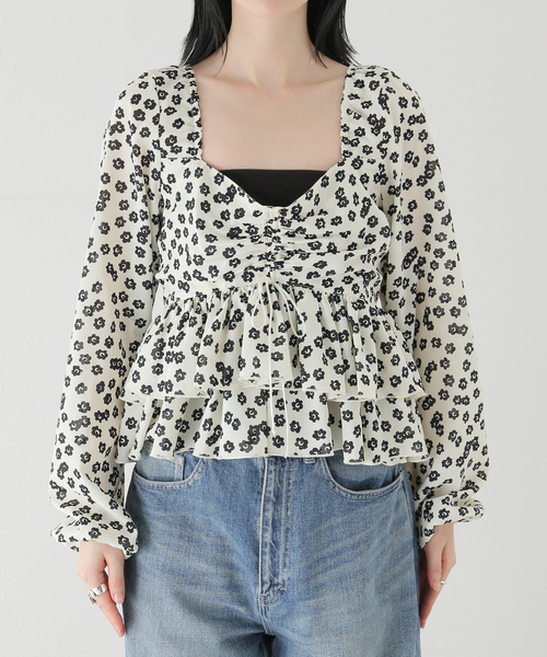 U by SPICK&SPAN（ユーバイスピックアンドスパン）の「フラワープリントフリルブラウス（シャツ/ブラウス・レディース・ブラック/その他3・FREE）」の4枚目の写真