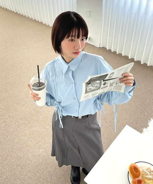 UNE MANSION（ユヌマンション）の「【大人気アイテム】[UNE ORIGINAL]オーバーサイズフロントシャーリングリボンブラウスシャツ（シャツ/ブラウス・レディース・ピンク/チャコール/ベージュ/ブラック/スカイブルー/アイボリー/グレー/ブルー/カーキ/ネイビー・FREE）」の19枚目の写真