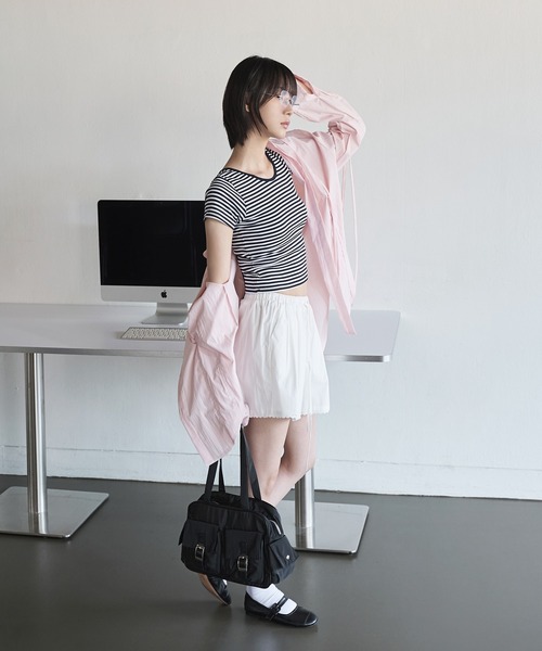 UNE MANSION（ユヌマンション）の「【大人気アイテム】[UNE ORIGINAL]オーバーサイズフロントシャーリングリボンブラウスシャツ（シャツ/ブラウス・レディース・ピンク/チャコール/ベージュ/ブラック/スカイブルー/アイボリー/グレー/ブルー/カーキ/ネイビー・FREE）」の15枚目の写真