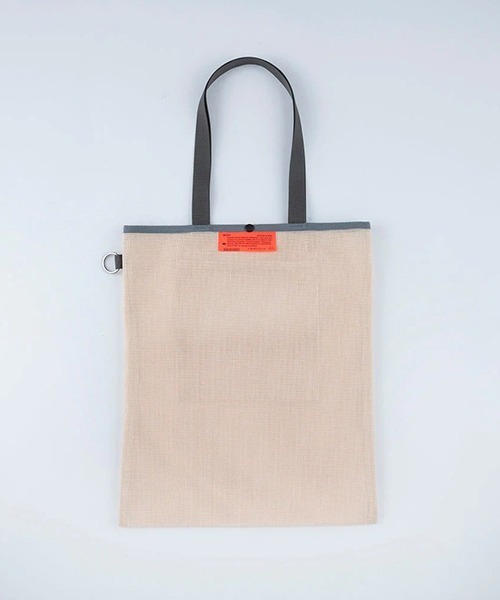 WEEKEND(ER)(ウィークエンダー)の「WEEKEND(ER) ウィークエンダー PVC MESH FLAT TOTE BAG(トートバッグ・メンズ・アイボリー/チャコールグレー・FREE)」の1枚目の写真